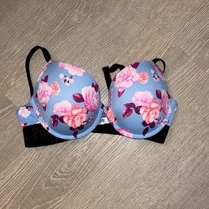 36C Victoria’s Secret push-up bra